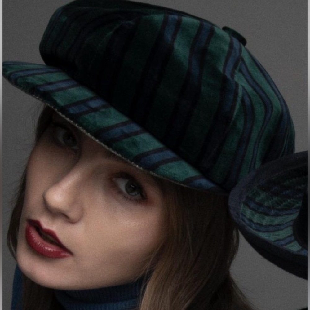 AD Alfonso D'Este  Green Striped Velvet Silk Lined Newsboy Cap
